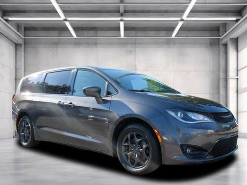 Granite Crystal Metallic Clearcoat 2018 Chrysler Pacifica Touring Plus