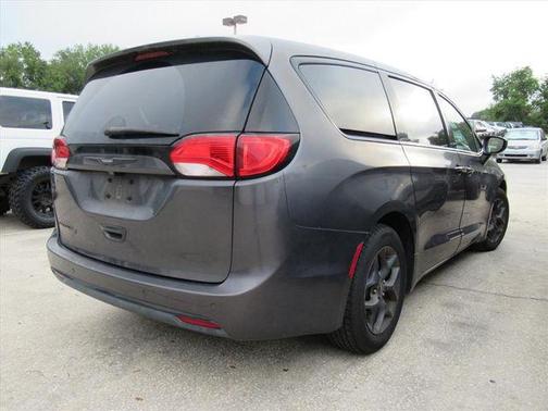 Granite Crystal Metallic Clearcoat 2018 Chrysler Pacifica Touring Plus