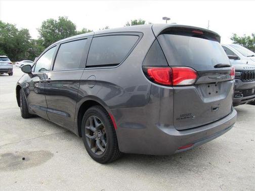 Granite Crystal Metallic Clearcoat 2018 Chrysler Pacifica Touring Plus
