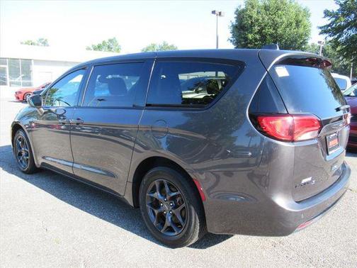 Granite Crystal Metallic Clearcoat 2018 Chrysler Pacifica Touring Plus