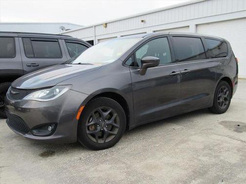 Granite Crystal Metallic Clearcoat 2018 Chrysler Pacifica Touring Plus
