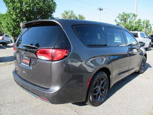 Granite Crystal Metallic Clearcoat 2018 Chrysler Pacifica Touring Plus