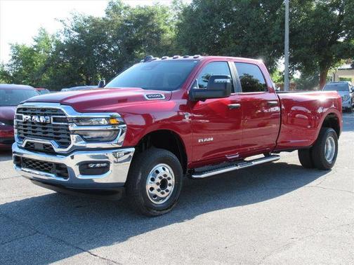Molten Red Pearlcoat 2026 RAM 3500 Big Horn Crew Cab 4x4 8' Box