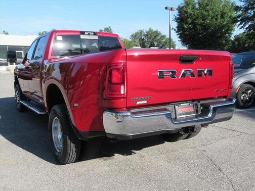 Molten Red Pearlcoat 2026 RAM 3500 Big Horn Crew Cab 4x4 8' Box