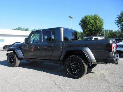 2025 Jeep Gladiator Nighthawk