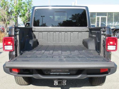 2025 Jeep Gladiator Nighthawk