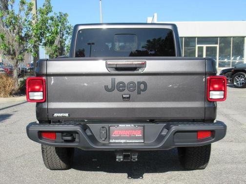 2025 Jeep Gladiator Nighthawk