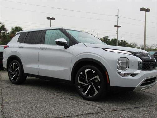 2022 Mitsubishi Outlander SE