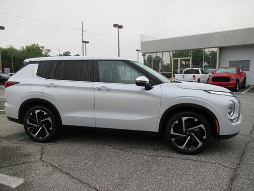 2022 Mitsubishi Outlander SE