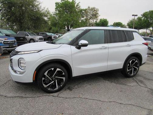 2022 Mitsubishi Outlander SE