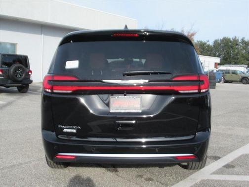 2026 Chrysler Pacifica Pinnacle FWD
