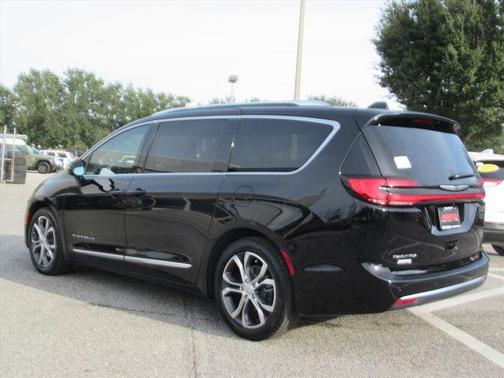2026 Chrysler Pacifica Pinnacle FWD