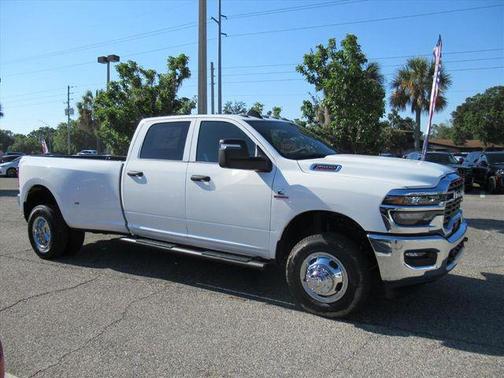 Bright White Clearcoat 2026 RAM 3500 Tradesman Crew Cab 4x4 8' Box