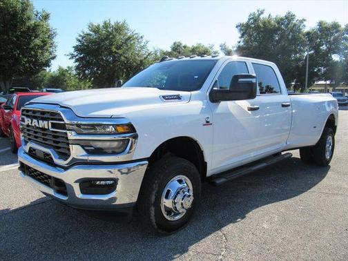 Bright White Clearcoat 2026 RAM 3500 Tradesman Crew Cab 4x4 8' Box