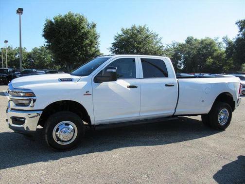Bright White Clearcoat 2026 RAM 3500 Tradesman Crew Cab 4x4 8' Box