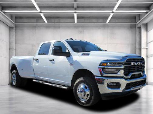 Bright White Clearcoat 2026 RAM 3500 Tradesman Crew Cab 4x4 8' Box