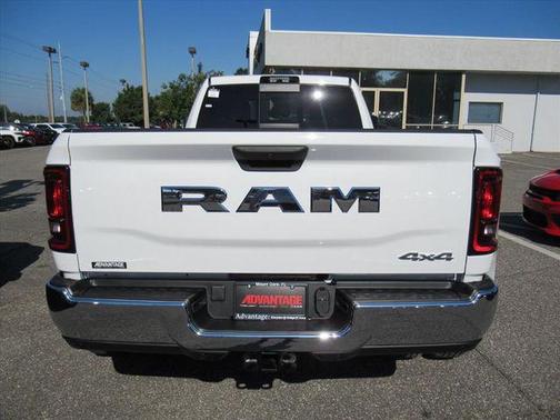 Bright White Clearcoat 2026 RAM 3500 Tradesman Crew Cab 4x4 8' Box