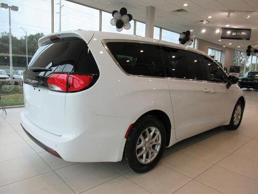 2026 Chrysler Voyager LX