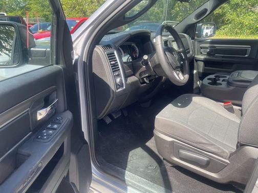 2024 RAM 1500 Classic Warlock Crew Cab 4x2 5'7' Box