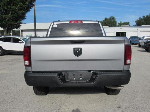2024 RAM 1500 Classic Warlock Crew Cab 4x2 5'7' Box