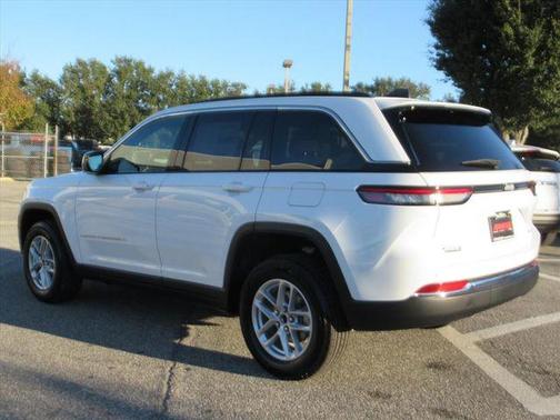 2025 Jeep Grand Cherokee Laredo