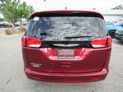 Velvet 2023 Chrysler Voyager LX