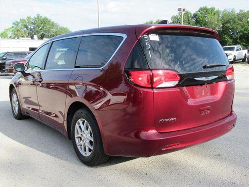 Velvet 2023 Chrysler Voyager LX