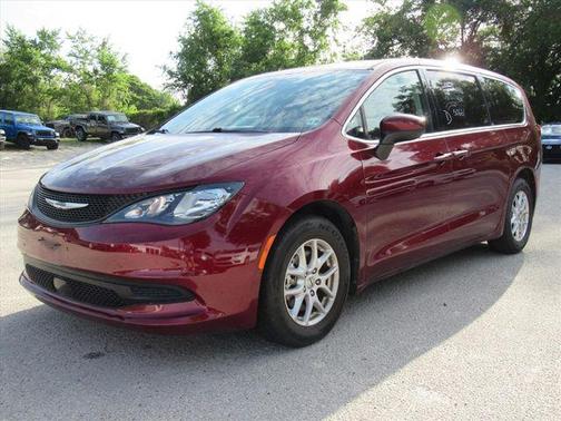 Velvet 2023 Chrysler Voyager LX