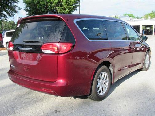 Velvet 2023 Chrysler Voyager LX