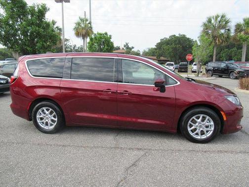 Velvet 2023 Chrysler Voyager LX