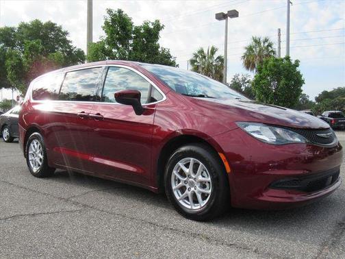 Velvet 2023 Chrysler Voyager LX