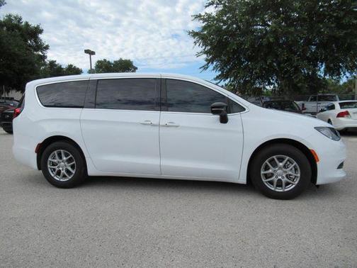 Bright White Clearcoat 2026 Chrysler Voyager LX