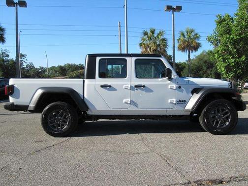 Bright White Clearcoat 2026 Jeep Gladiator Sport