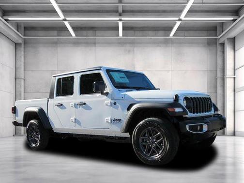 Bright White Clearcoat 2026 Jeep Gladiator Sport