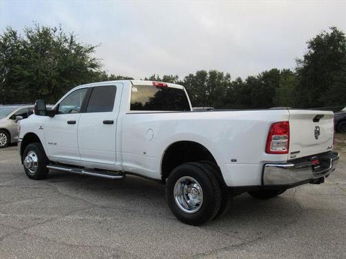 2024 RAM 3500 Big Horn Crew Cab 4x4 8' Box
