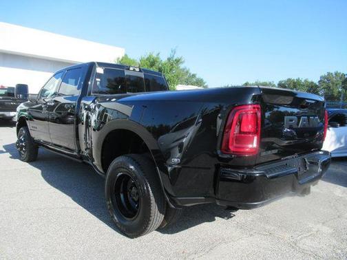 2025 RAM 3500 Laramie Crew Cab 4x4 8' Box
