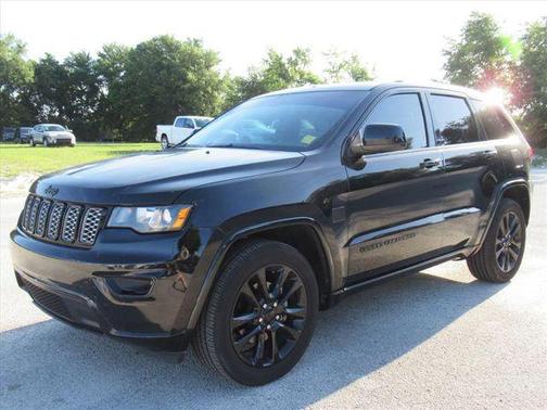 Diamond Black Crystal Pearlcoat 2018 Jeep Grand Cherokee Altitude