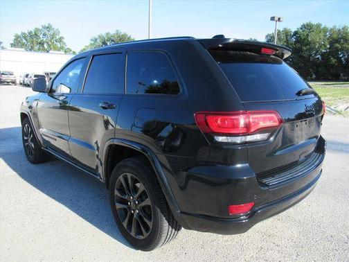 Diamond Black Crystal Pearlcoat 2018 Jeep Grand Cherokee Altitude