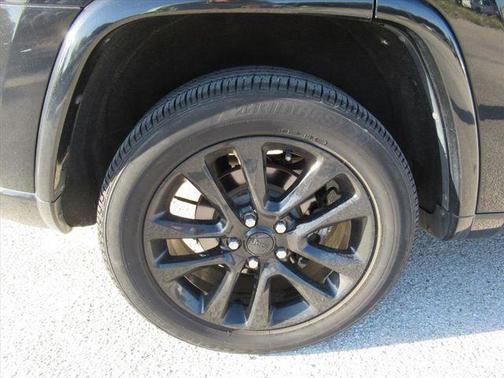 Diamond Black Crystal Pearlcoat 2018 Jeep Grand Cherokee Altitude