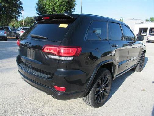 Diamond Black Crystal Pearlcoat 2018 Jeep Grand Cherokee Altitude