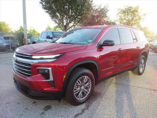 2025 Chevrolet Traverse LT