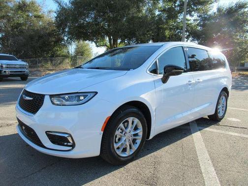 2026 Chrysler Pacifica Select FWD