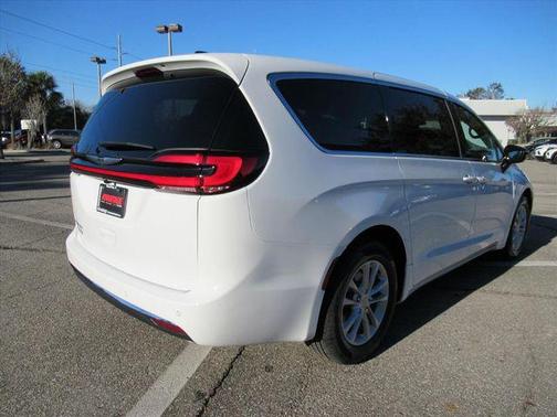 2026 Chrysler Pacifica Select FWD