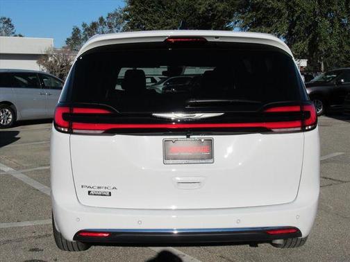 2026 Chrysler Pacifica Select FWD