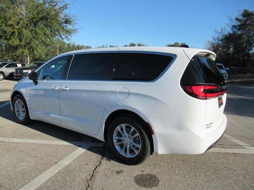 2026 Chrysler Pacifica Select FWD