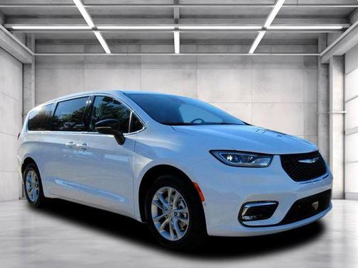 2026 Chrysler Pacifica Select FWD