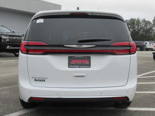2025 Chrysler Pacifica L