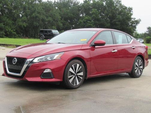 Scarlet Ember Tintcoat 2022 Nissan Altima 2.5 SV
