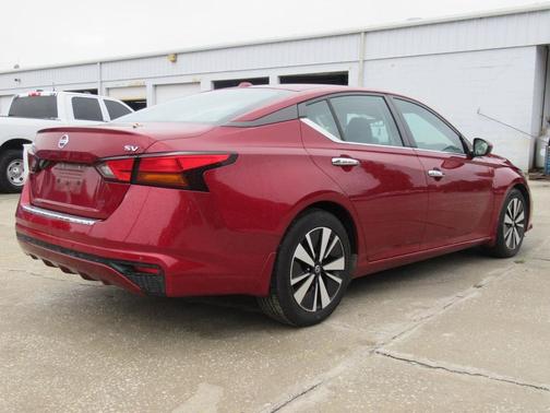 Scarlet Ember Tintcoat 2022 Nissan Altima 2.5 SV