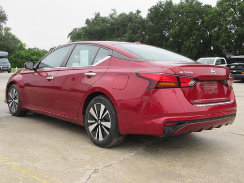 Scarlet Ember Tintcoat 2022 Nissan Altima 2.5 SV